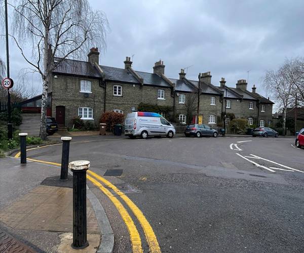 Bridge Road, N22
