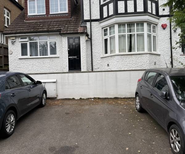 Parking on Heathhurst Road, CR2