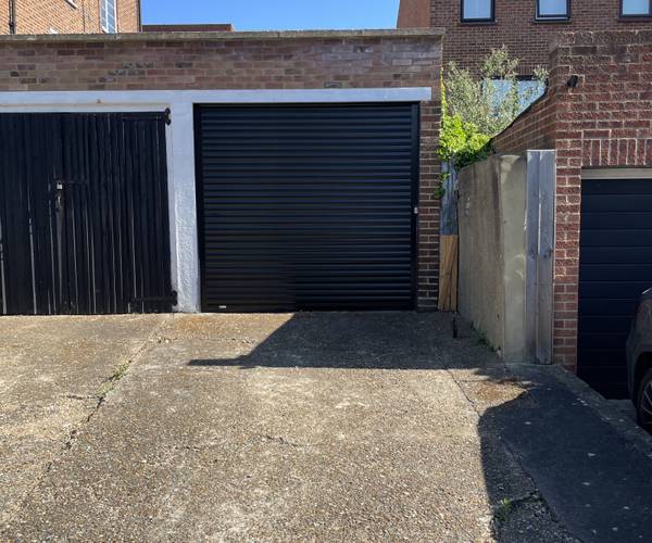 Portsmouth Road, KT6