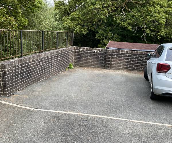 Parking on Chyvelah Vale, TR1