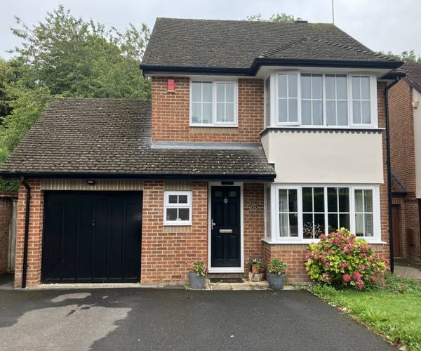 Parking on Wentworth Grange, SO22