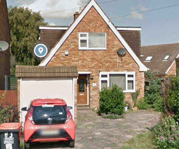 Parking on The Crescent, LU1