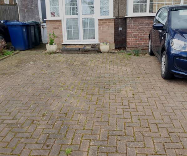 Parking on Hilton Avenue, N12