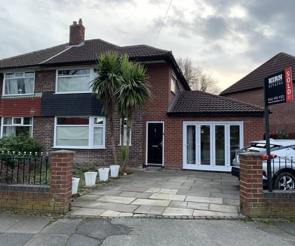 Parking on Kenmore Road, M22