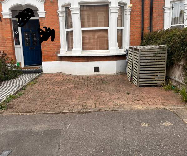 Parking on Herongate Road, E12