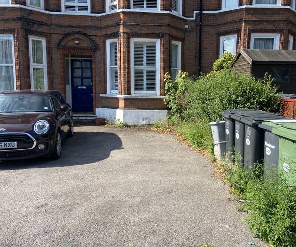 Parking on Hither Green Lane, SE13