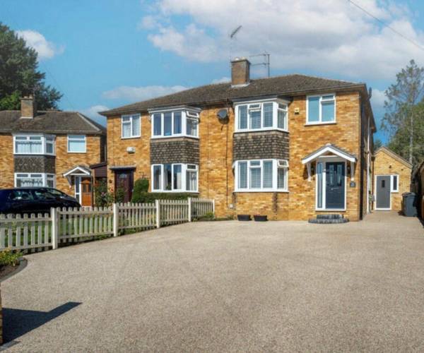 Dovehouse Close, CB7