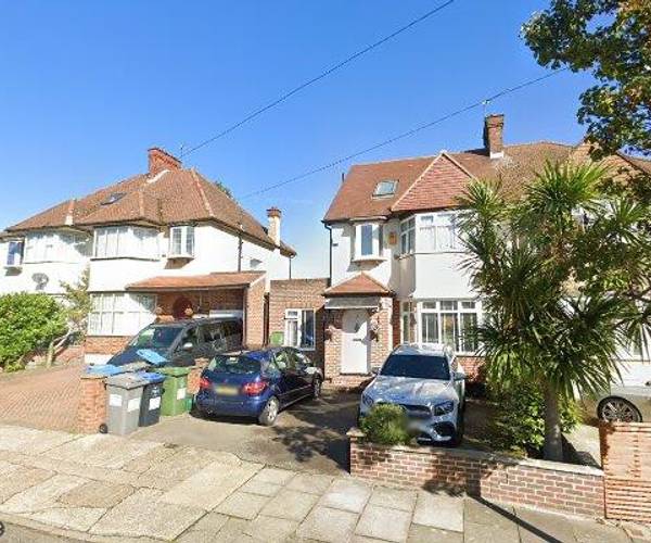 Private drive 12 min walk to Wembley Stadium