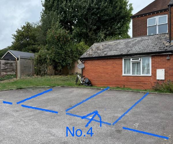 Parking on Upper Lattimore Road, AL1