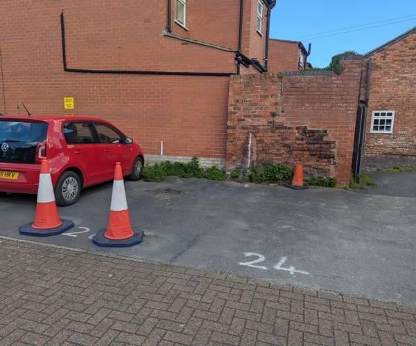 5 mins walk from Chester City Centre, CH3