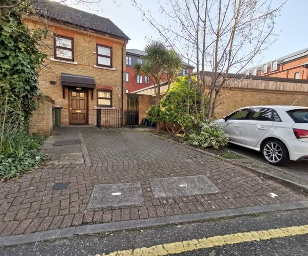 Parking on Mantle Way, E15