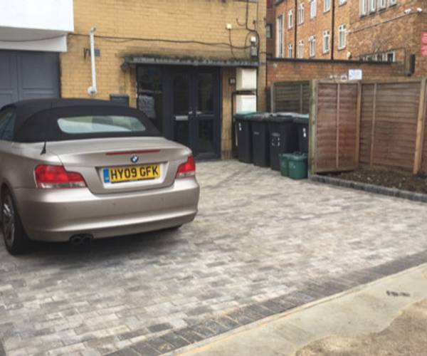 Parking on Rosebery Gardens, N8