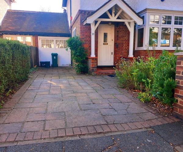 Taylor Avenue, TW9
