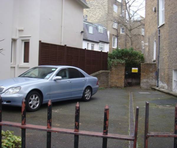 Parking on Warwick Gardens, W14