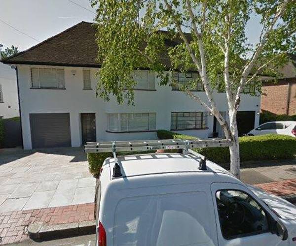 Drive for rent 8 min walk from East Finchley tube