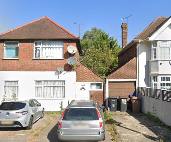 Parking on Dunstable Road, LU4