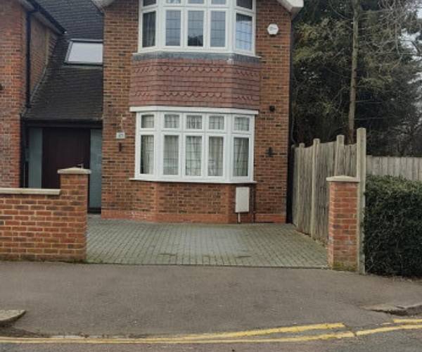 Parking on Woodland Drive, WD17