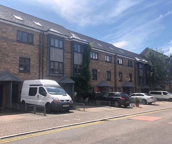 Parking on Monteagle Way, E5