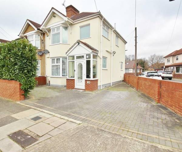 Elmsworth Avenue, TW3