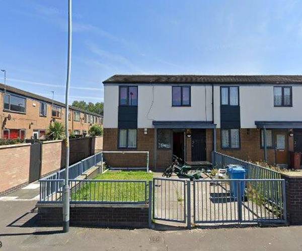Parking on Penroyson Close, M12
