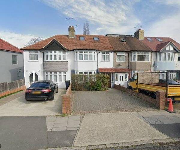 Parking on Amhurst Gardens, TW7