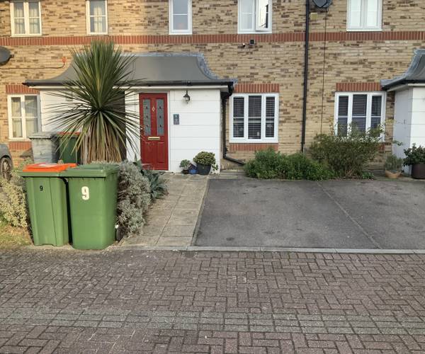 Parking on Tallis Close, E16