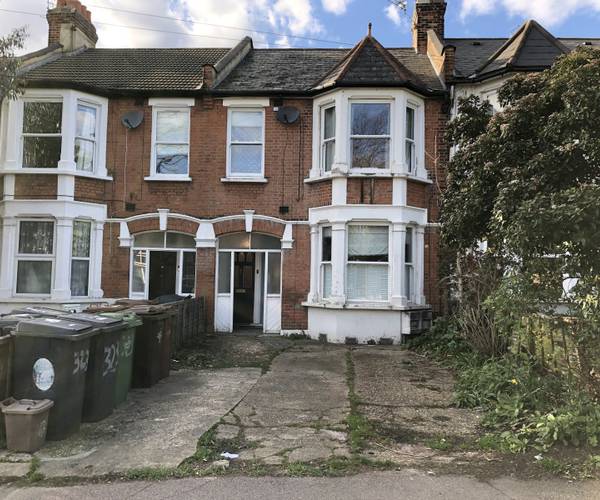 Parking on Hainault Road, E11