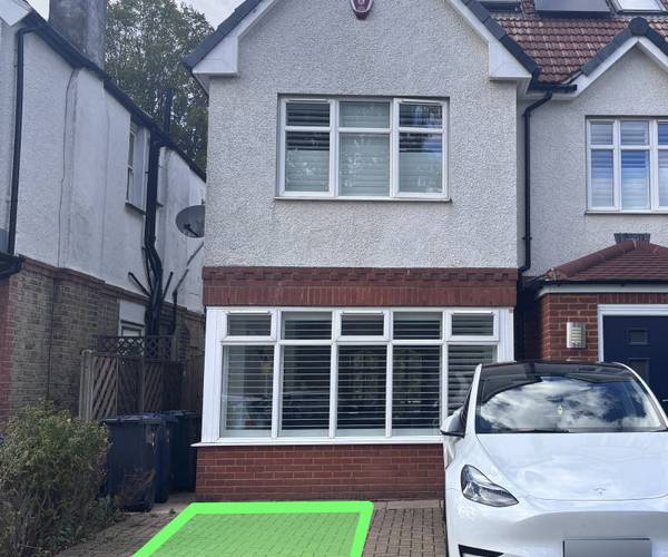 Parking on Oakleigh Gardens, N20