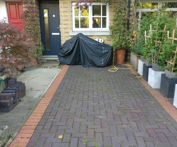 Parking on Parkside Crescent, N7