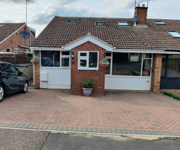Parking on Seabrook, LU4