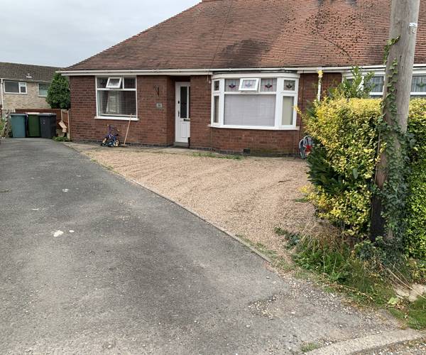 Parking on The Croft, DE74