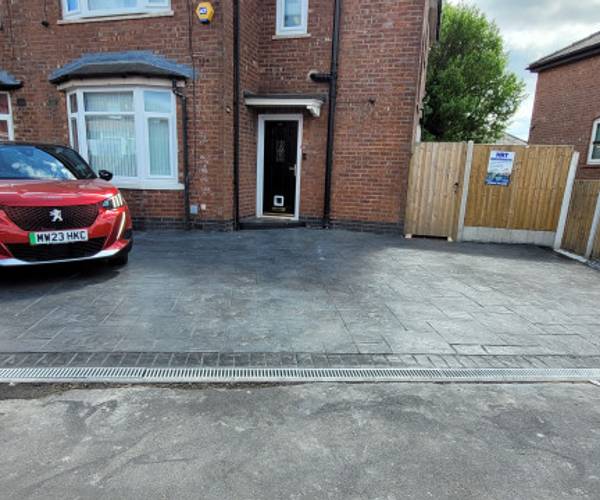 Parking on Briscoe Lane, M40