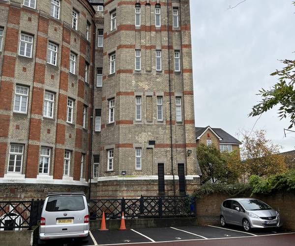 Parking on Gables Close, SE5