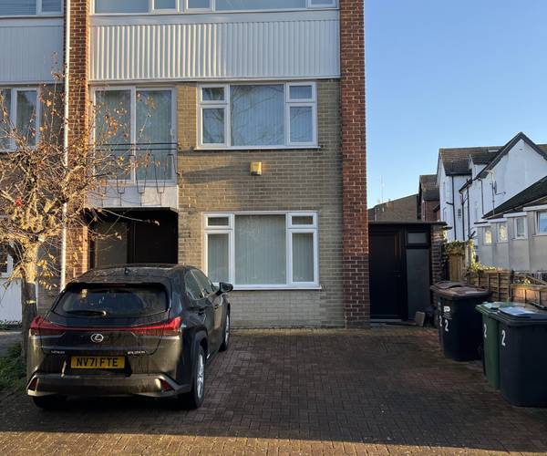 Vincent Close, BR2