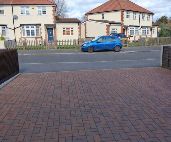Parking on Leighton Road, EN1
