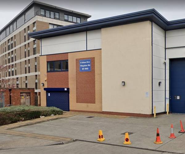 Parking on Theydon Road, E5