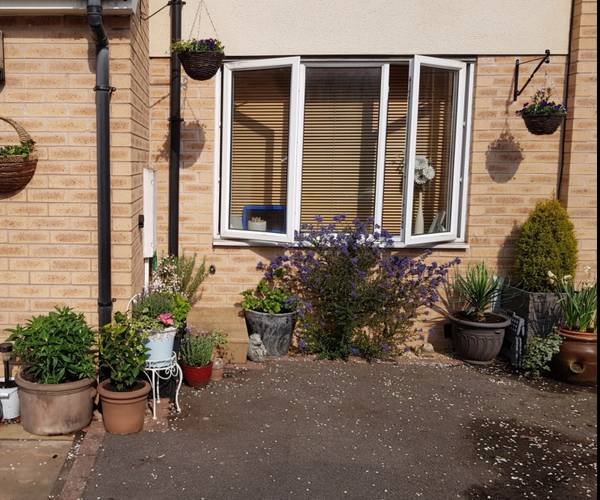 Parking on Wain Avenue, S41