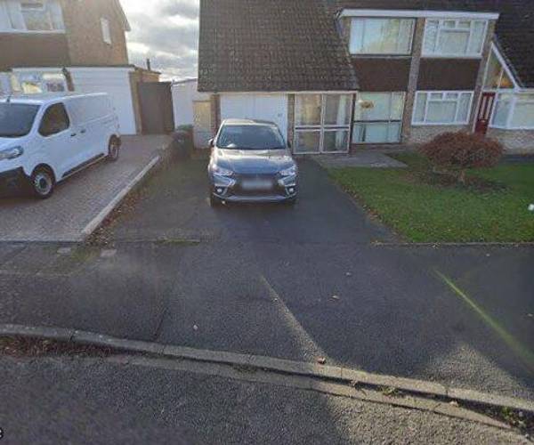 Parking on Glenthorne Road, HR4
