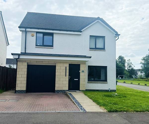 Parking on Springbank Court, G31