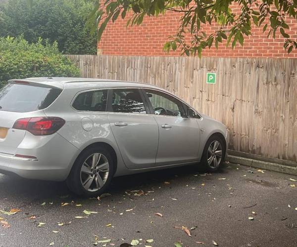 Parking on Westmacott Drive, TW14