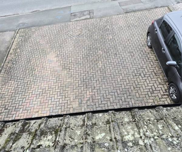 Parking on Buckingham Drive, LE11
