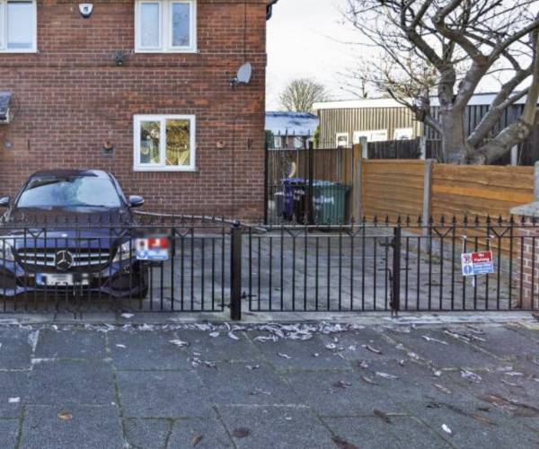 Parking on Saunton Road, M11