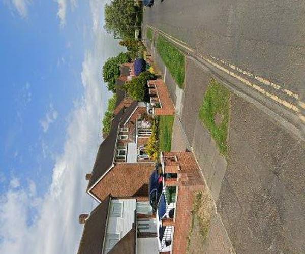 Parking on Brackenwood, TW16