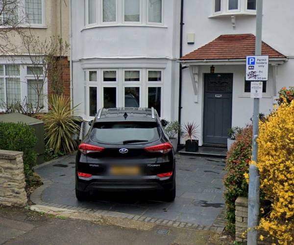 Parking on Warren Road, E11