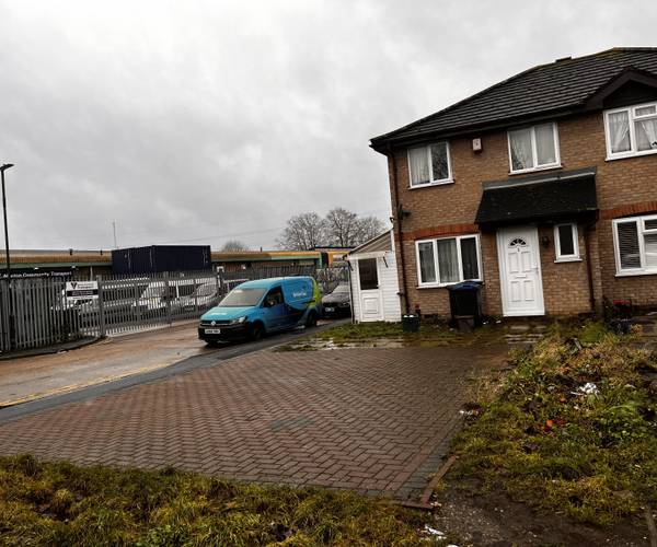 Parking on Varley Way, CR4