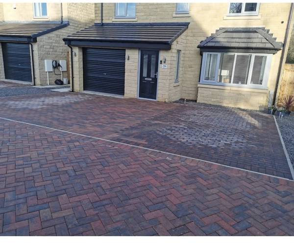 Parking on Wellington Drive, DL2