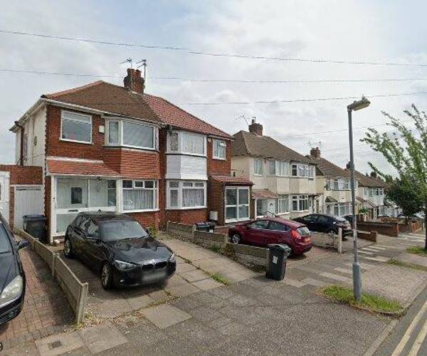 Parking on Sandringham Road, B42