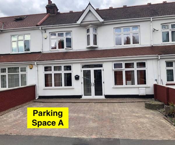 Parking on Eastern Avenue, IG2