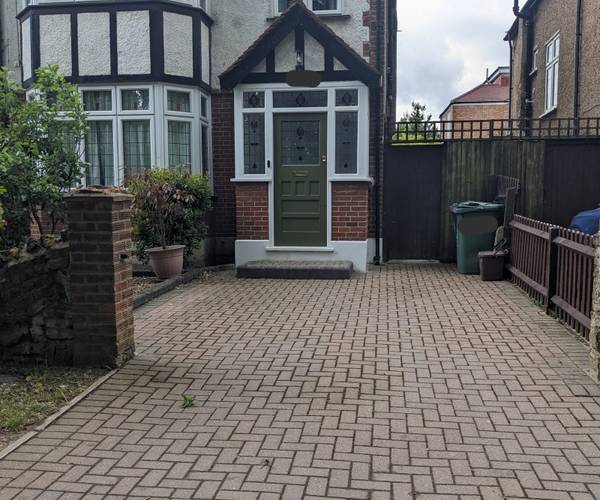 Parking on Forest Glade, E4