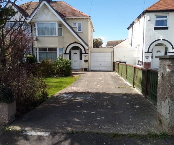 Parking on Clarence Road, LL30
